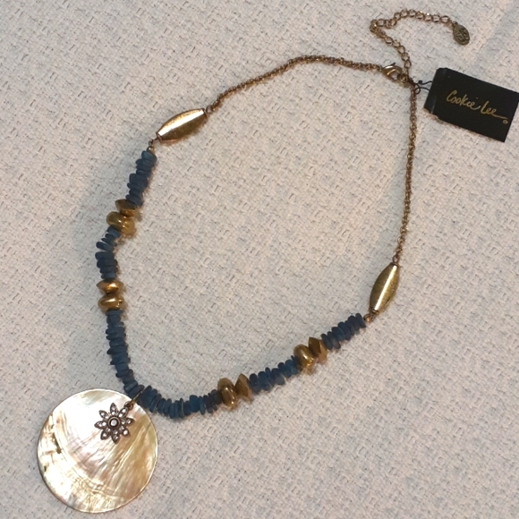 COOKIE LEE Gold and Blue Necklace with Shell Pendant - Picture 4 of 5